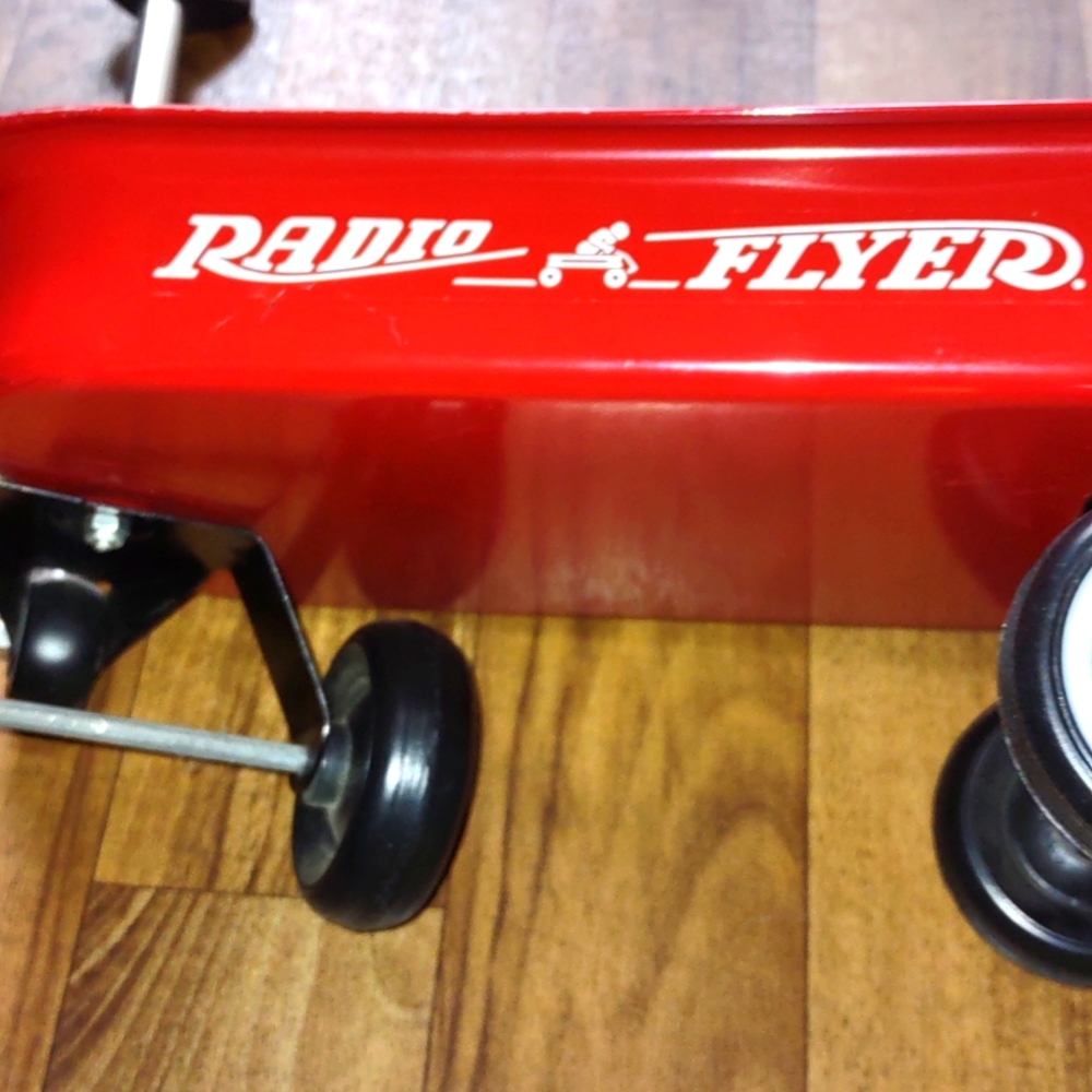 Radio Flyer wagon small version